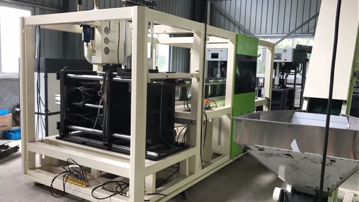 Injection Stretch Blow Molding Machine1